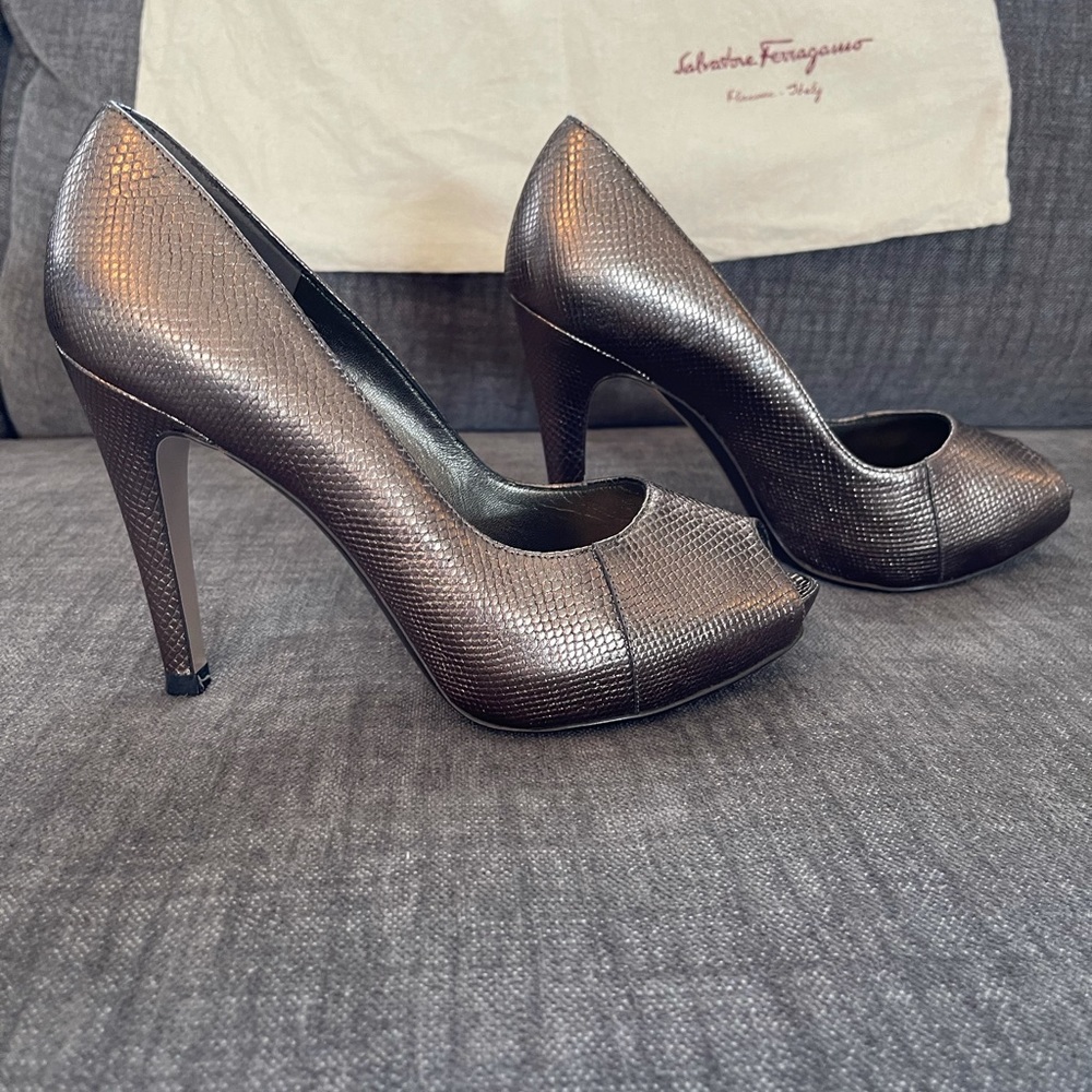 Like New Authentic Salvatore Ferragamo Graphite Grained Leather Open Toe Heels